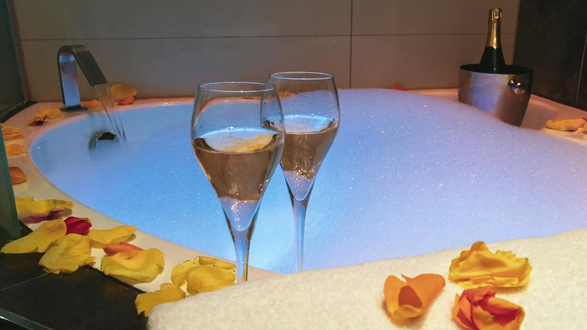 Secret De Paris - Hotel & Spa (Adults Only) 4*,  France