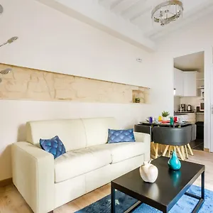 Apartment Marais Saint Paul Ecouffes With Ac, Paris